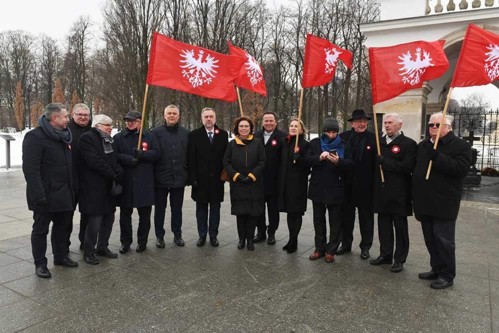 28 grudnia 2021 roku w Warszawie, w 103. rocznicę wybuchu Powstania Wielkopolskiego w hołdzie Powstańcom Wielkopolskim zapłonęły znicze oraz zostały złożone kwiaty