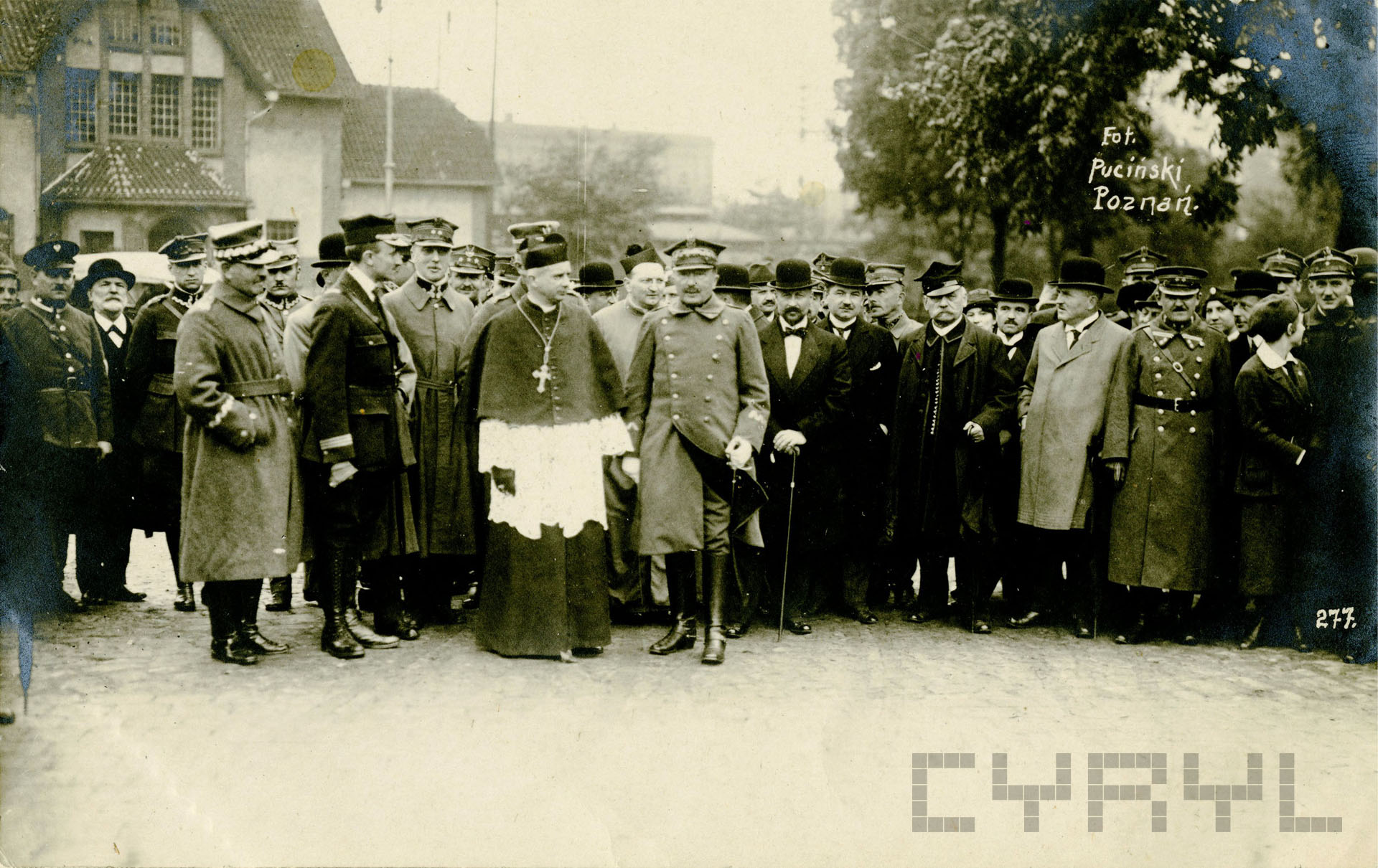 Uroczystość poświęcenia pociągu sanitarnego wystawionego przez Ochotniczą Kompanię Sanitarną dowodzoną przez gen. bryg. Ireneusza Wierzejewskiego na Dworcu Głównym w Poznaniu