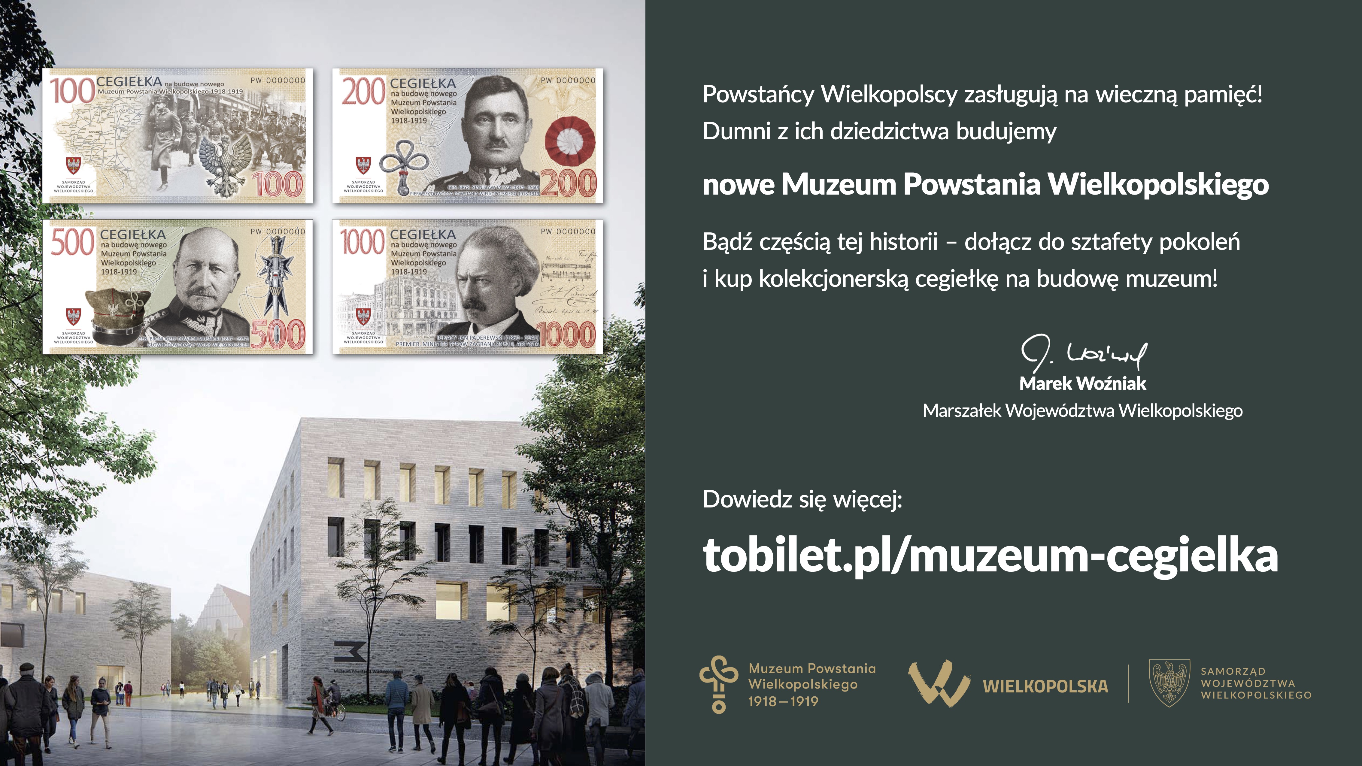 Budynki w otoczeniu zieleni, przed budynkami wiele osób, u góry cztery cegiełki okolicznościowe – wykonane na wzór banknotów, z prawej strony napisy.