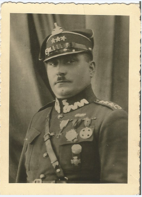 Mężczyzna w mundurze
