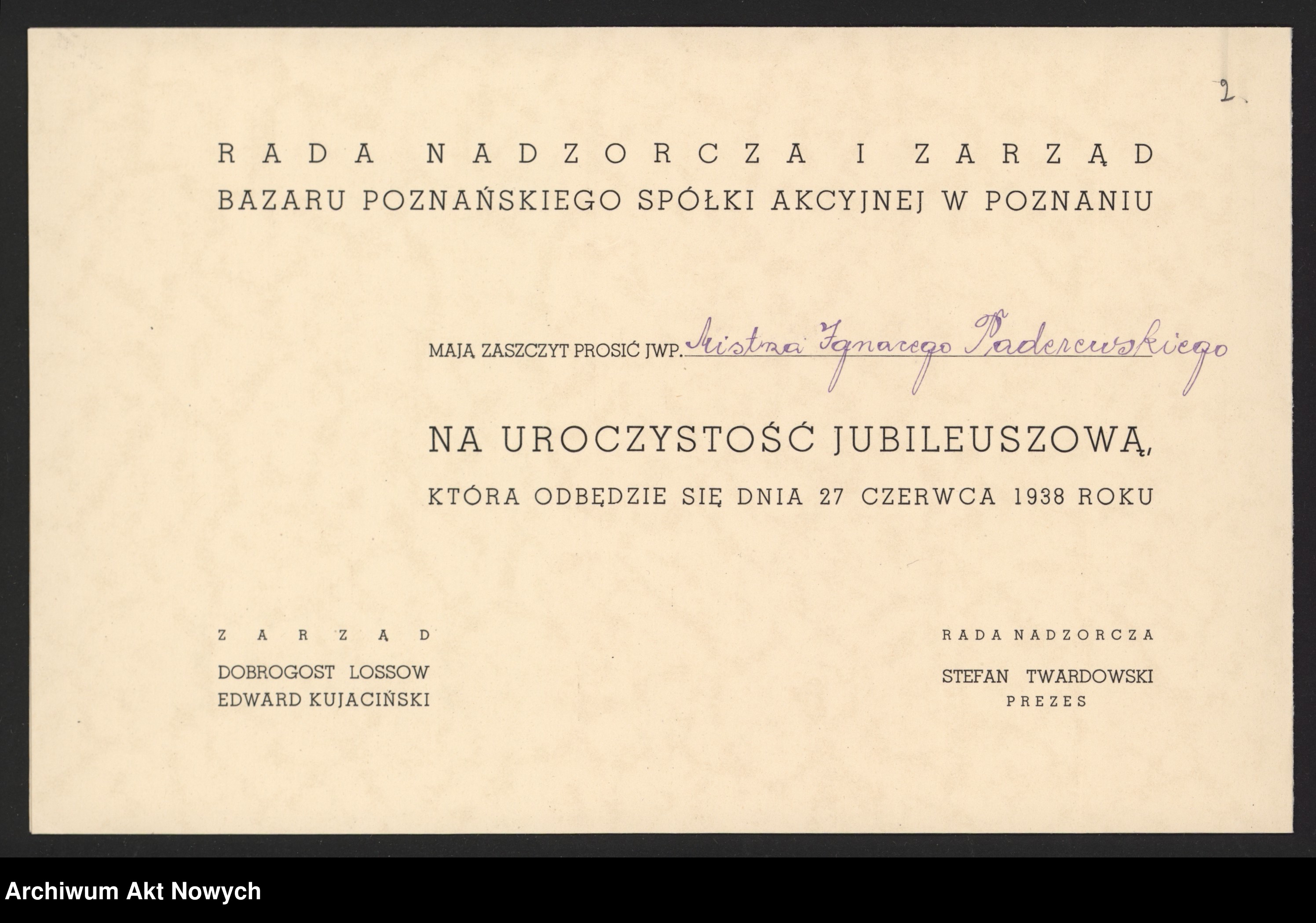 Drukowane zaproszenie na uroczystość, z odręcznie wpisanym nazwiskiem; tekst w układzie formalnym na jasnym tle.